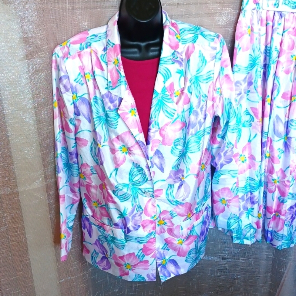 PyKettes Vintage Floral Suit, Jacket & Pleated skirt, Size 14, lightweight,